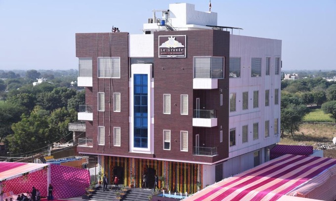 Chomu Hotel | Hotel Le Grande