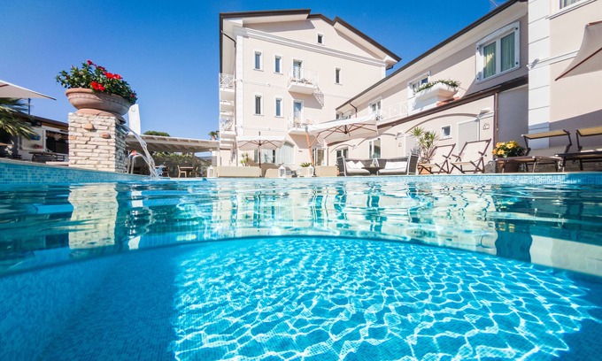 Marina di Massa Hotel | Hotel Luna
