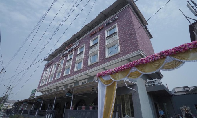 Dombivli East Hotel | Hotel Mathoshree (Ratna Residency) by WB Inn