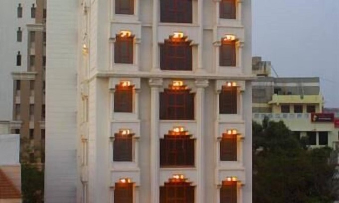 Vadapalani Hotel | Hotel Maurya International