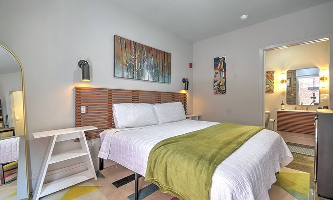 Bristol House | Hotel- Middle of Downtown Bristol, TN. Best location with Reserved Parking