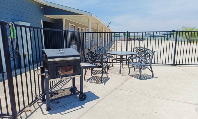 Pearsall Hotel | Hotel O Bien Venido Pearsall I-35