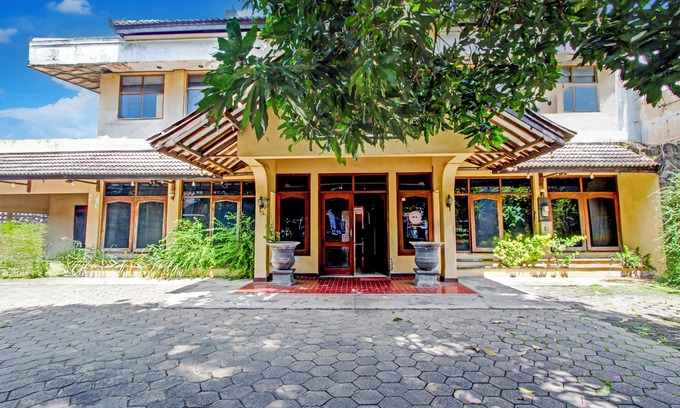 Solo City Centre Hotel | Hotel O Solo near Stasiun Solo Balapan formerly Hotel Trihadhi