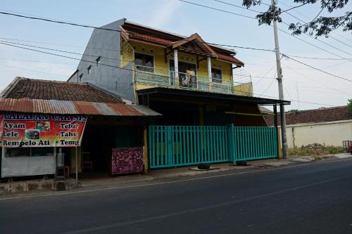 Bondowoso Hotel | Hotel O Yoko Kost Syariah