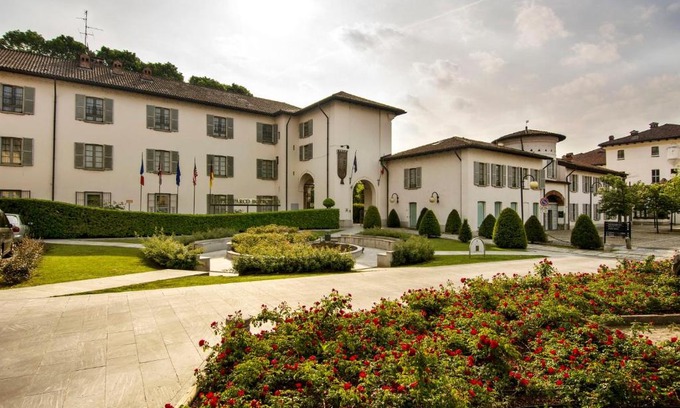 Cesano Maderno Apartment | Hotel Parco Borromeo - Monza Brianza