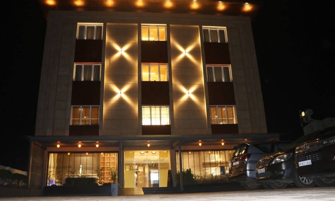 Gannavaram House | Hotel Park Elite , With Twin, Double and Suite Rooms and Restaurant