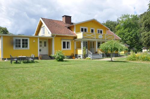 Stenbrohult House | Hotel & Pensionat Björkelund