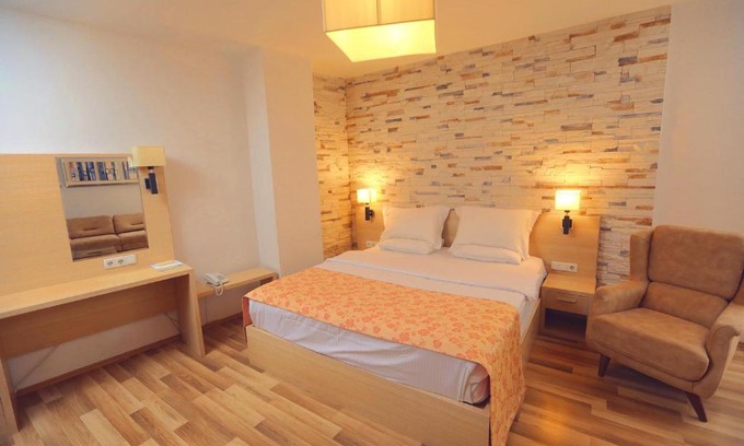 Kolovicë Hotel | Hotel Pinocchio