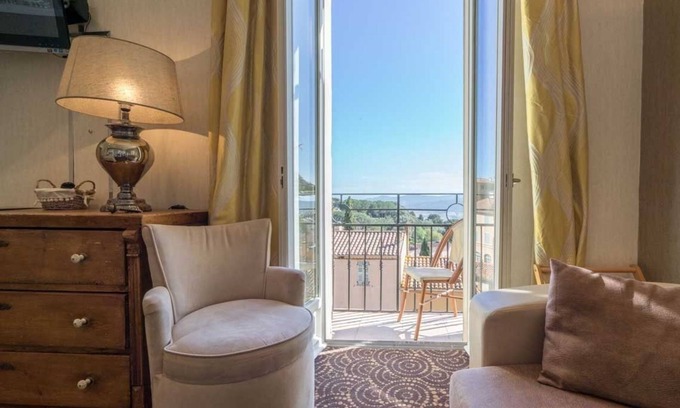 Bormes-Les-Mimosas Hotel | Hotel Restaurant Le Bellevue