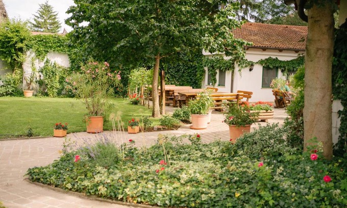 Auersthal Hotel | Hotel-Restaurant-Vinothek Felix Sommer