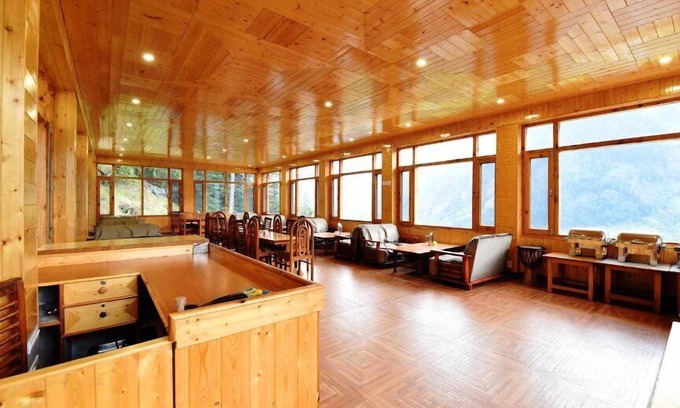 Jagatsukh Hotel | Hotel Rishi Palace