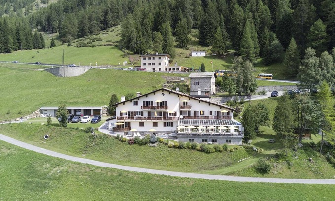 Poschiavo Hotel | Hotel Ristorante Zarera
