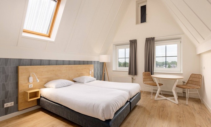 Volendam Apartment | Hotel Room in Volendam near Marinapark