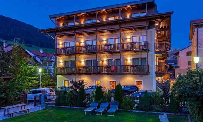 Villabassa Hotel | Hotel Rose