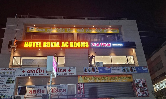 Gandhinagar Hotel | Hotel Royal