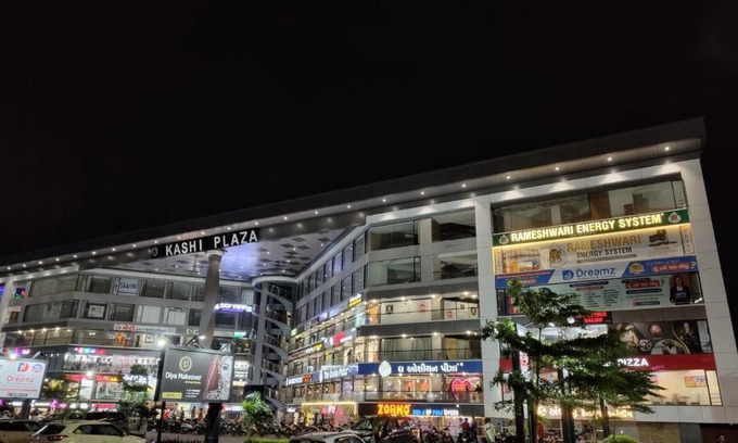 Kamrej Hotel | HOTEL ROYAL PLAZA