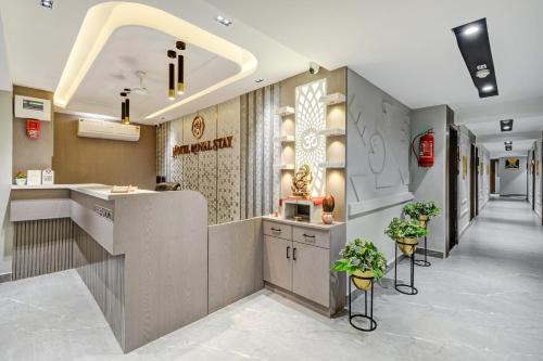 Navrangpura Hotel | Hotel Royal Stay, Pakwan Sg Highway