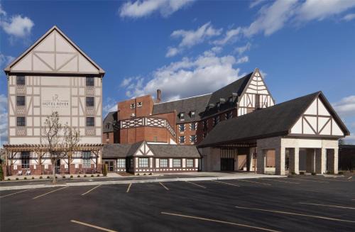 Urbana Hotel | Hotel Royer Urbana Champaign, Tapestry Collection by Hilton