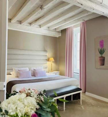 Montfort-l'Amaury Hotel | Hôtel Saint-Laurent, The Originals Relais