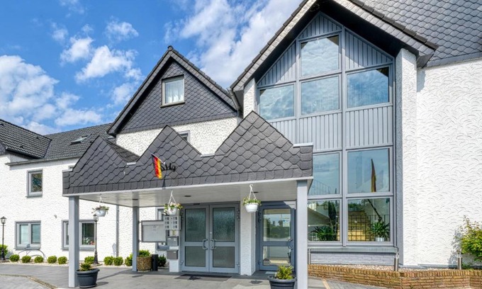 Owschlag Hotel | Hotel Seeblick Försterhaus