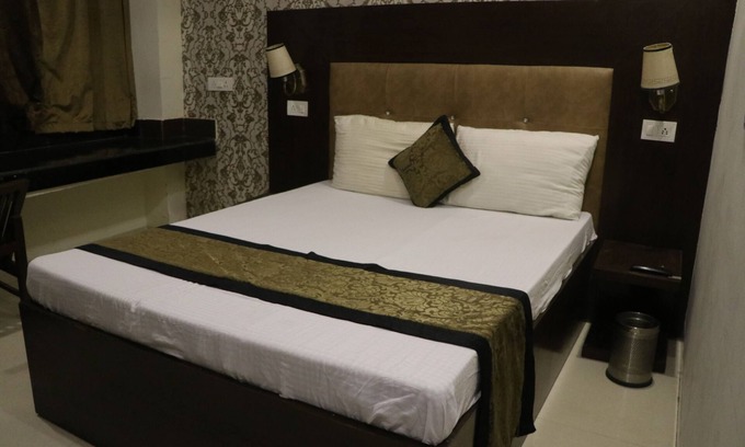Kishangarh Apartment | Hotel The Black Gold - Deluxe Roomn