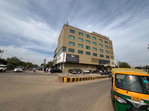 Jhunjhunu Hotel | Hotel The Crown Inn