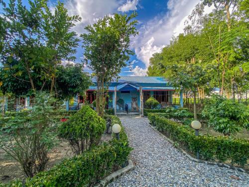Sauraha Hotel | Hotel Tiger's Den - Peace Home Cozy Garden
