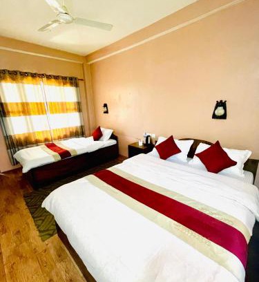 Sauraha Hotel | Hotel Tree Tops