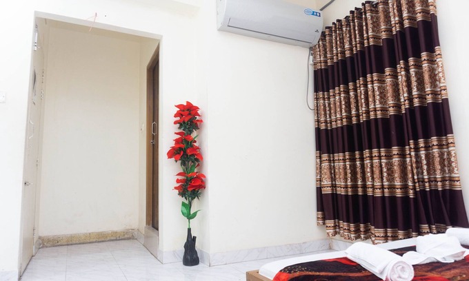 Dhaka Hotel | Hotel White House International Residential - Family Room - Non AC