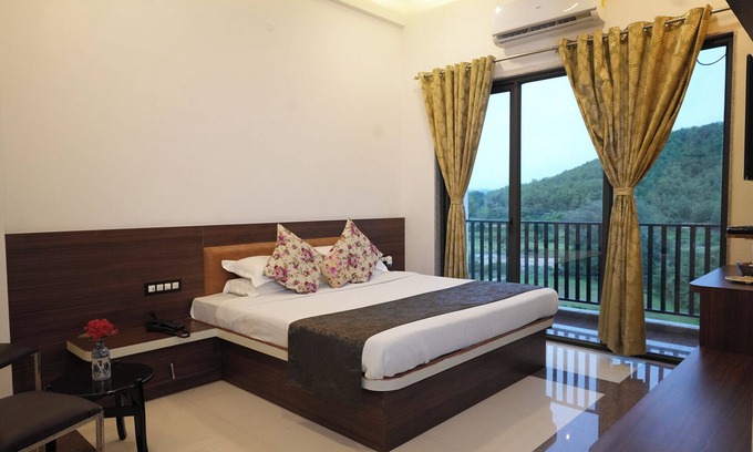 Ratanpur Hotel | Hotel White Lotus