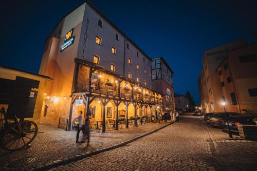 Krapkowice Hotel | Hotel Zamkowy Młyn