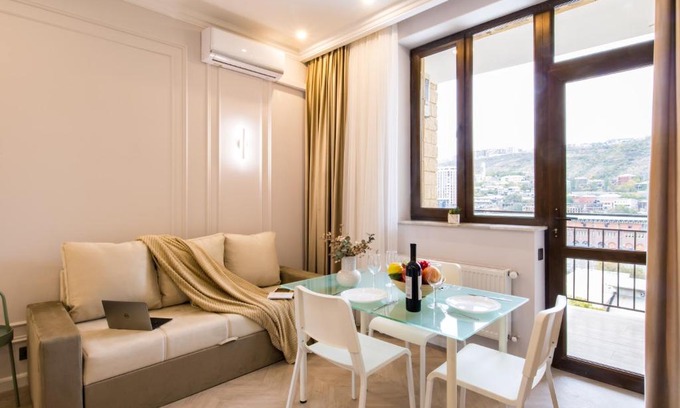 Kentron Apartment | hotelise l Olivia Apartment