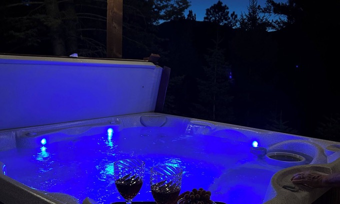 Guadalupita House | HotTub-Fire Pit-AngelFire Stunning Mountain View’s