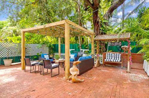 Southwest Coconut Grove House | House ∙ 4 bedrooms ∙ 9 guests