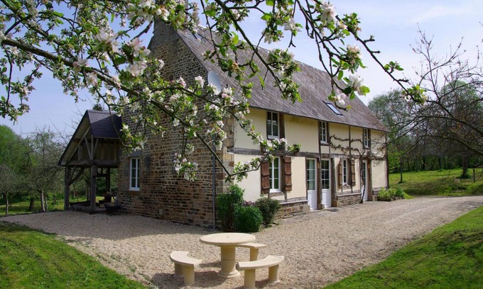 Isigny-le-Buat House | House ∙ 1 bedroom ∙ 8 guests