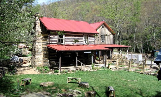 Pearisburg House | House ∙ 1 bedroom ∙ 2 guests