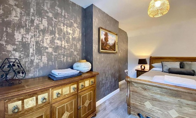 North Tidworth Apartment | House 1905 - Self Catering Serviced Apartment