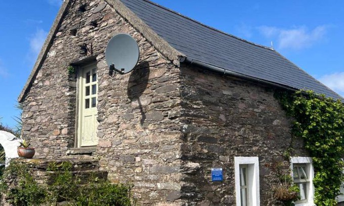 Ballydehob House | House ∙ 2 bedrooms ∙ 4 guests