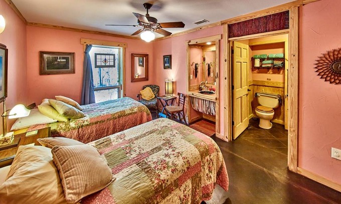 Van Zandt County House | House ∙ 3 bedrooms ∙ 9 guests