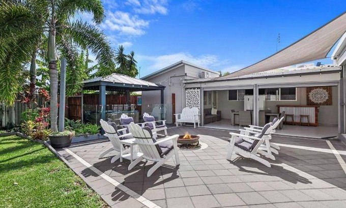 Pialba House | House ∙ 3 bedrooms ∙ 6 guests