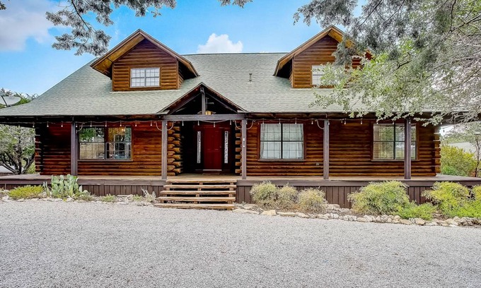 Travis Settlement House | House ∙ 4 bedrooms ∙ 8 guests