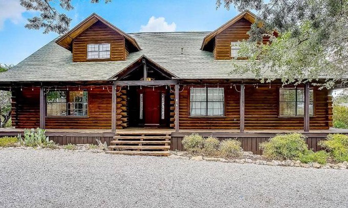 Travis Settlement House | House ∙ 4 bedrooms ∙ 8 guests