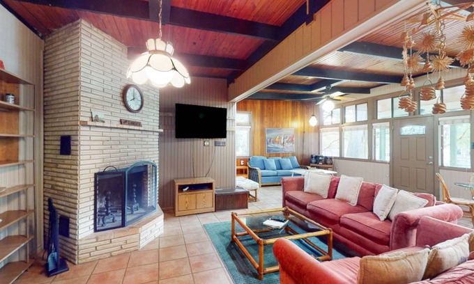 McQueeney House | House ∙ 4 bedrooms ∙ 14 guests