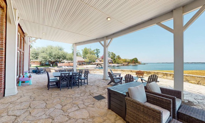 Walden on Lake Conroe House | House ∙ 4 bedrooms ∙ 15 guests