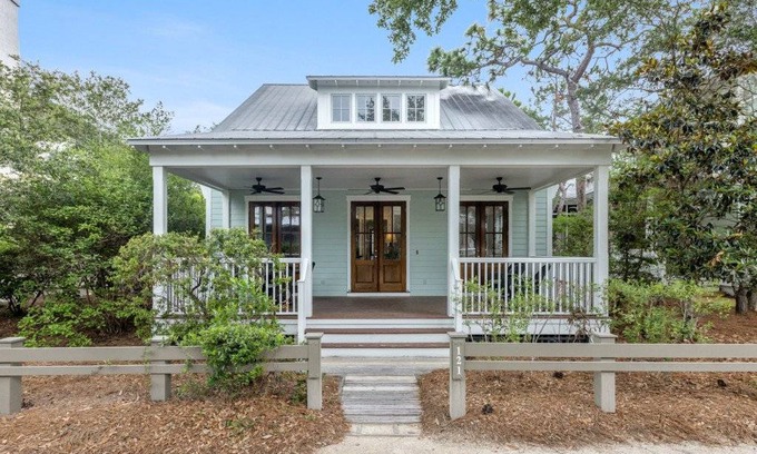 Watercolor House | House ∙ 5 bedrooms ∙ 12 guests