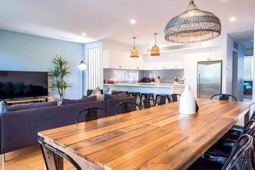 Mollymook House | House ∙ 5 bedrooms ∙ 12 guests