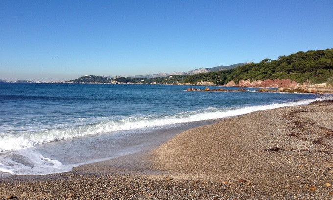 Le Pradet Villa | House and pool facing the sea.nDirect access to the beach