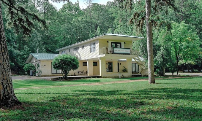 Boles House | House at Sacred Pines
