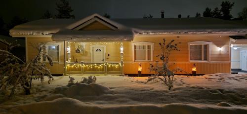 Napapiiri Villa | House at the Arctic Circle- next to Santa Claus