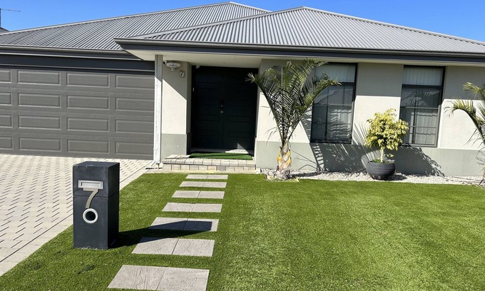 Ellenbrook House | House at the back of the Vines Golf Club in Swan Valley region.
